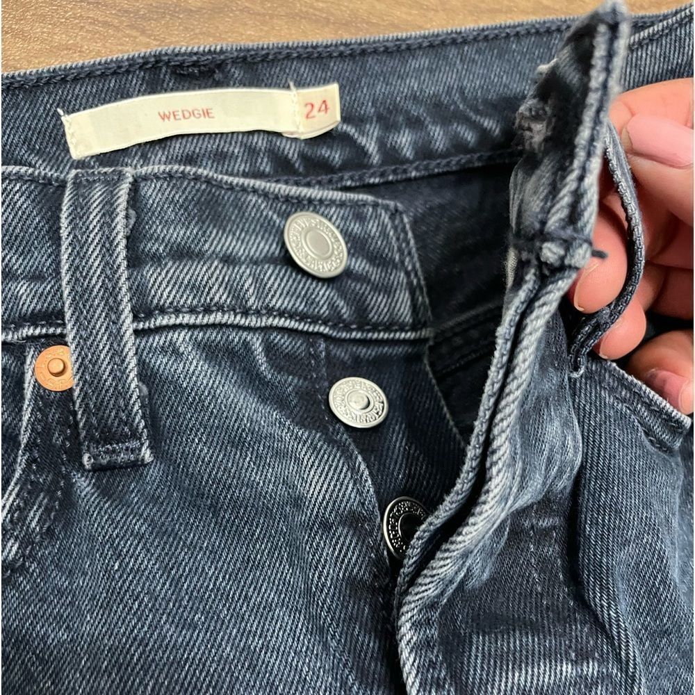 Premium Levi’s wedgie jeans - Picture 6 of 8